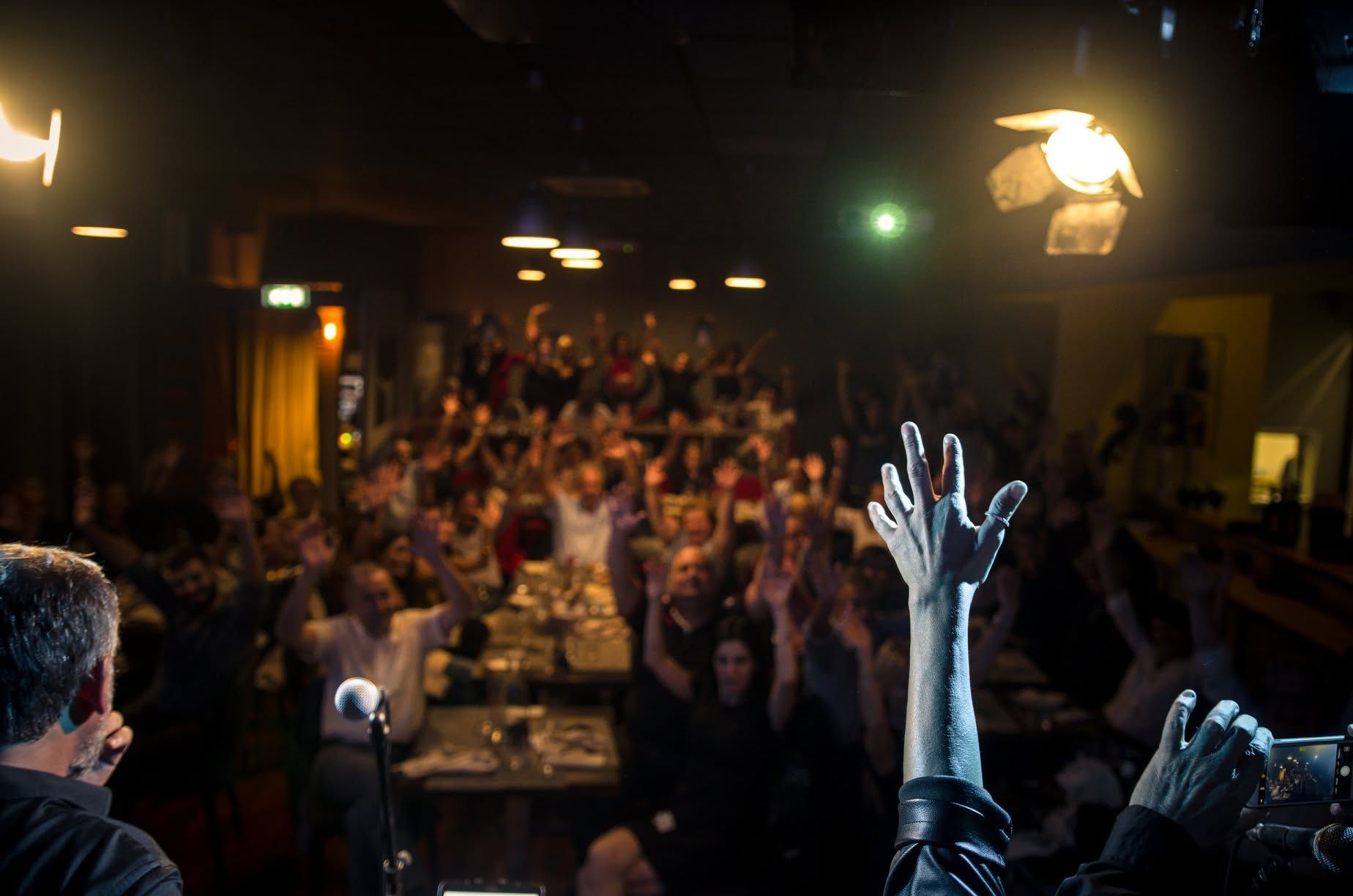Jazzino - il primo Jazz Club di Cagliari, aperto dal giovedì al sabato. Tutte le sere grandi concerti e musica dal vivo in un'atmosfera da jazz club americano